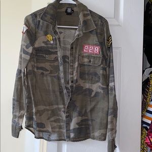 Camo patch shirt
